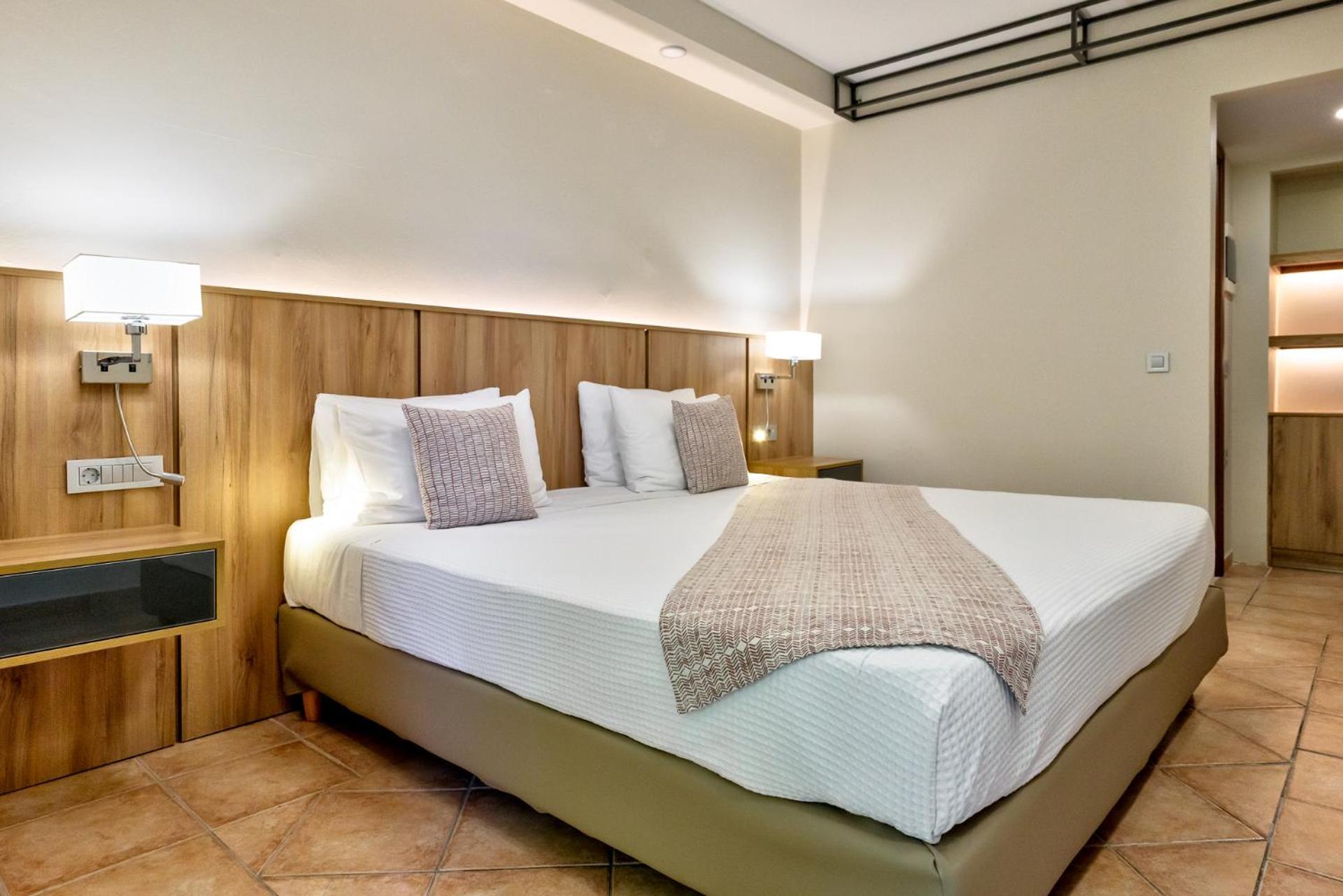White Olive Premium Laganas Hotell Exteriör bild