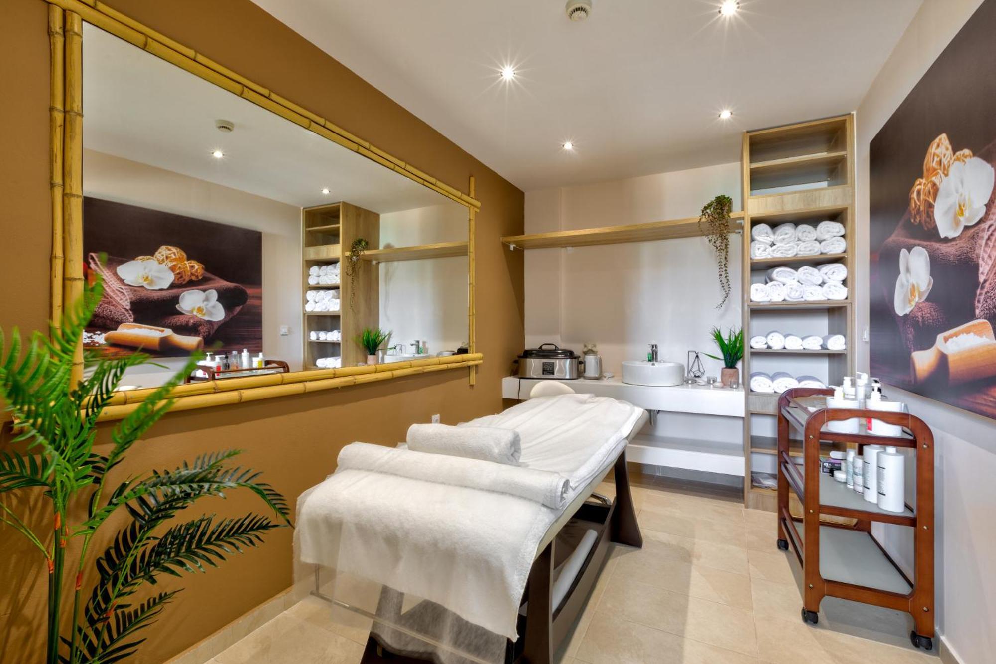 White Olive Premium Laganas Hotell Exteriör bild